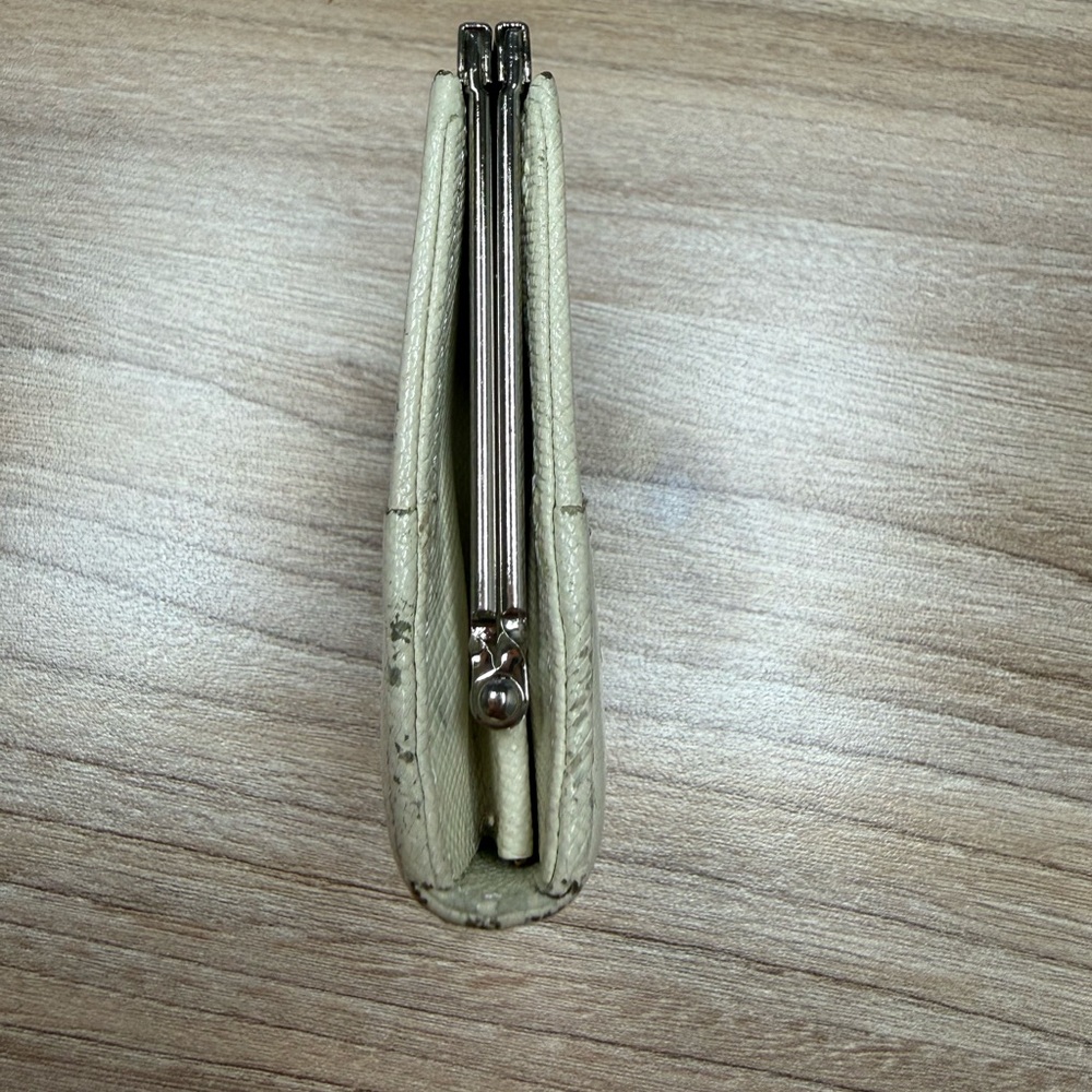 Burberry Kiss Lock Coin Pouch - Picture 4 of 7